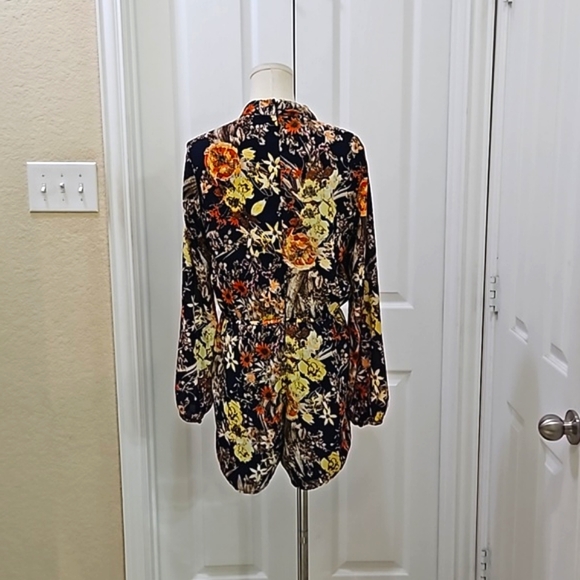 Lucca Multi Color Long Sleeve Short Romper with key hole V Neck Size Medium - Picture 4 of 8